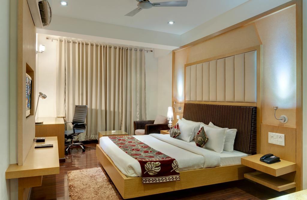 Hotel Balaji Central Ratlam Room photo